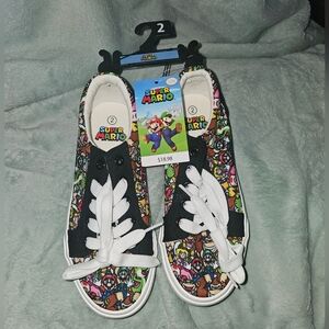 NWT Kids Super Mario Bros Sneakers Size: 2